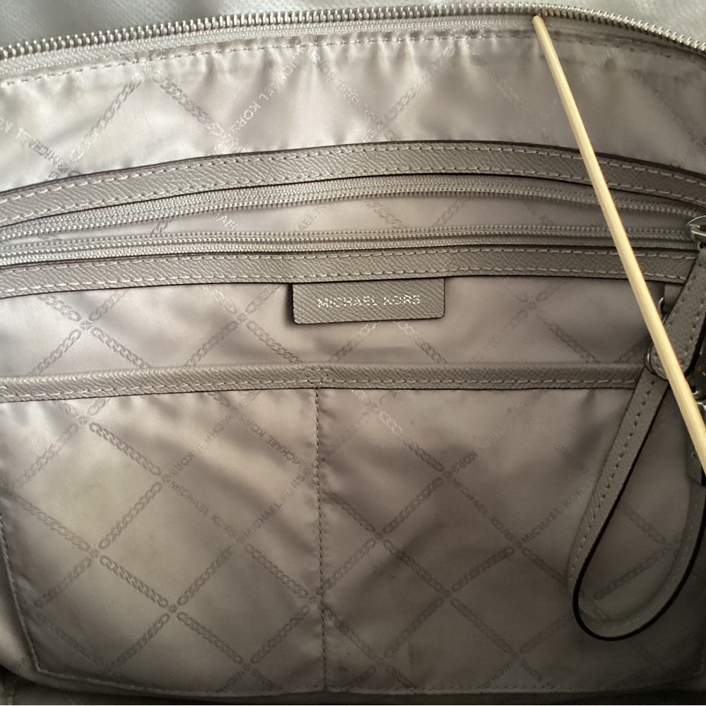 Michael Kors ‘Charlotte’ Saffiano Leather Tote - Picture 11 of 15